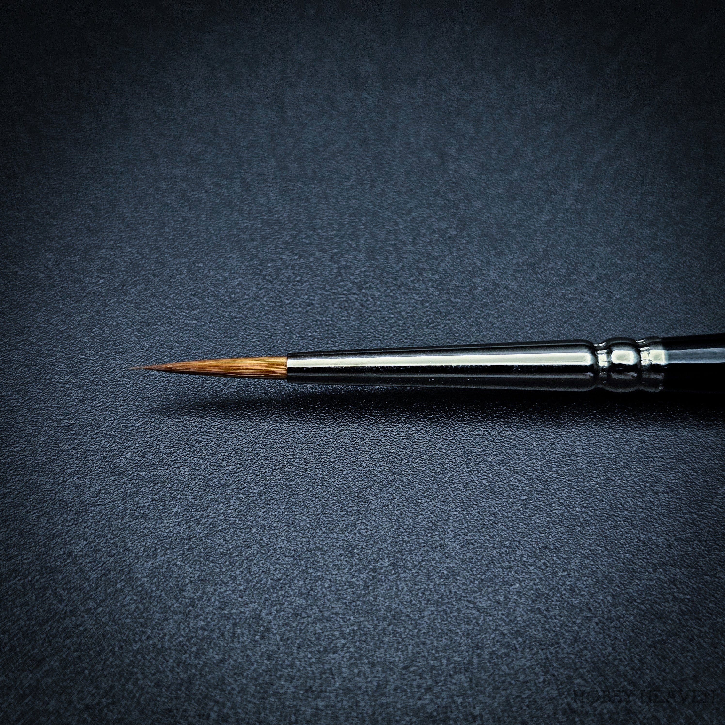 Brush Raphael Series 8402 — Kolinsky Sable Round