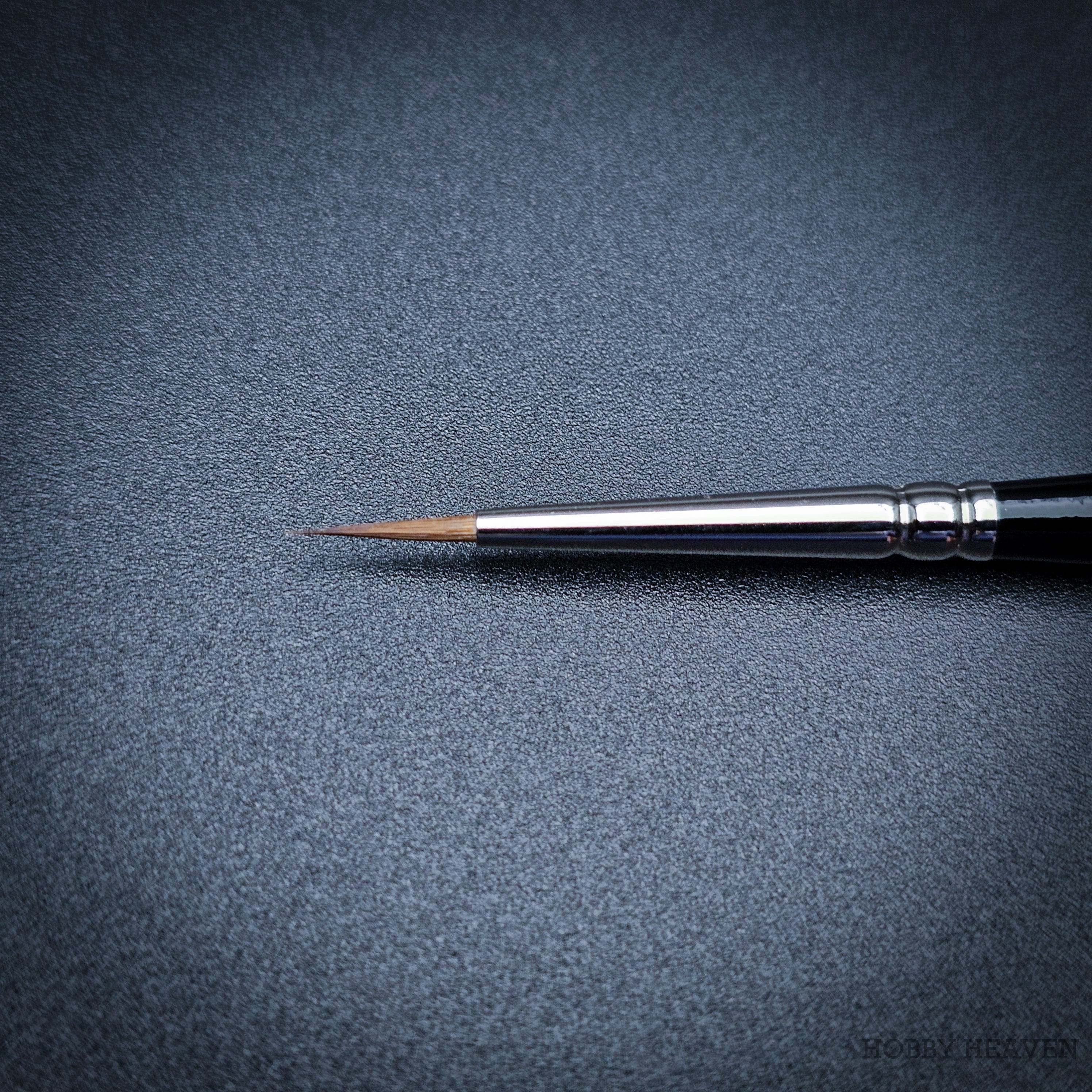 Brush Raphael Series 8408 — Kolinsky Sable Round