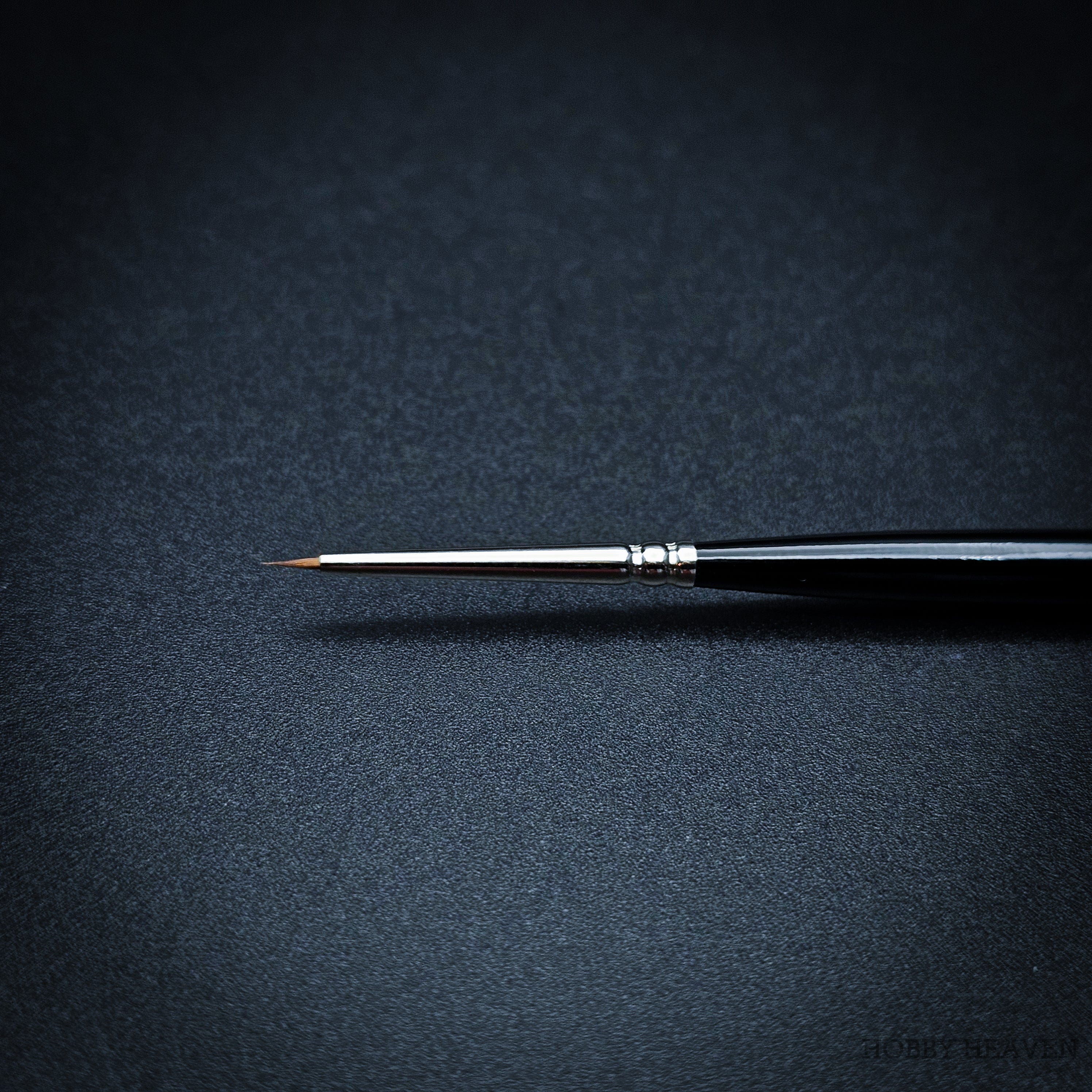 Brush Raphael Series 8400 — Kolinsky Sable Round