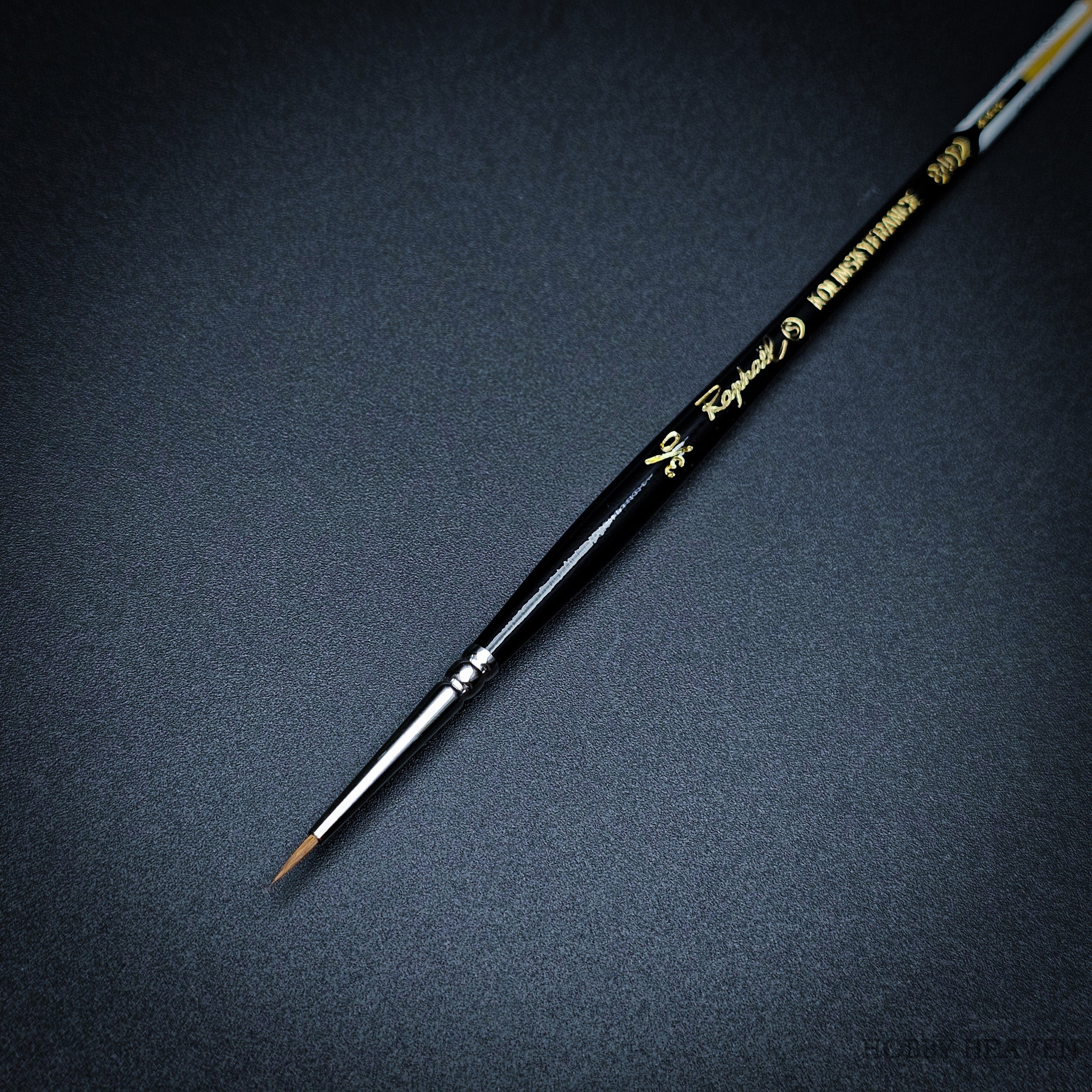 Brush Raphael Series 8402 — Kolinsky Sable Round