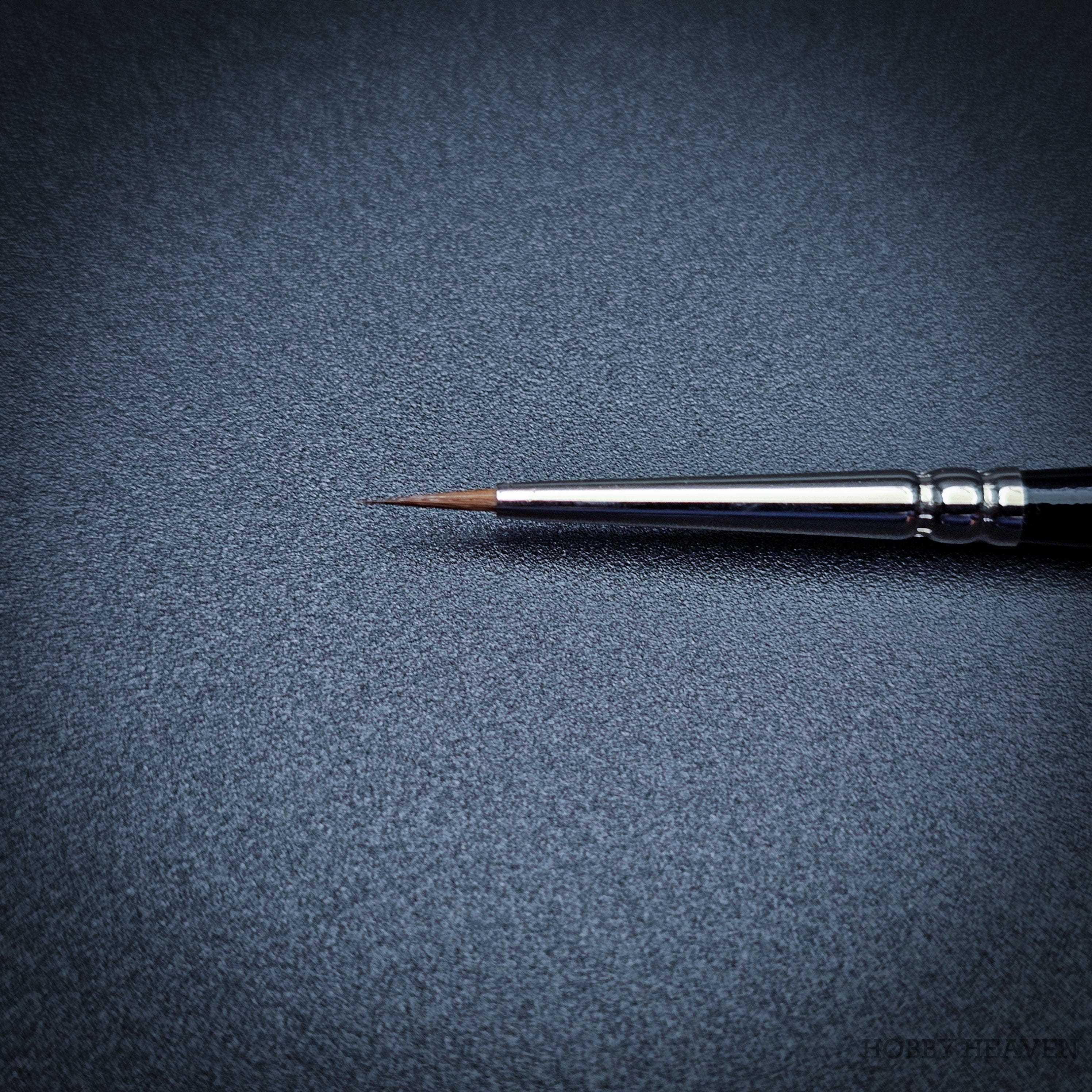 Brush Raphael Series 8408 — Kolinsky Sable Round
