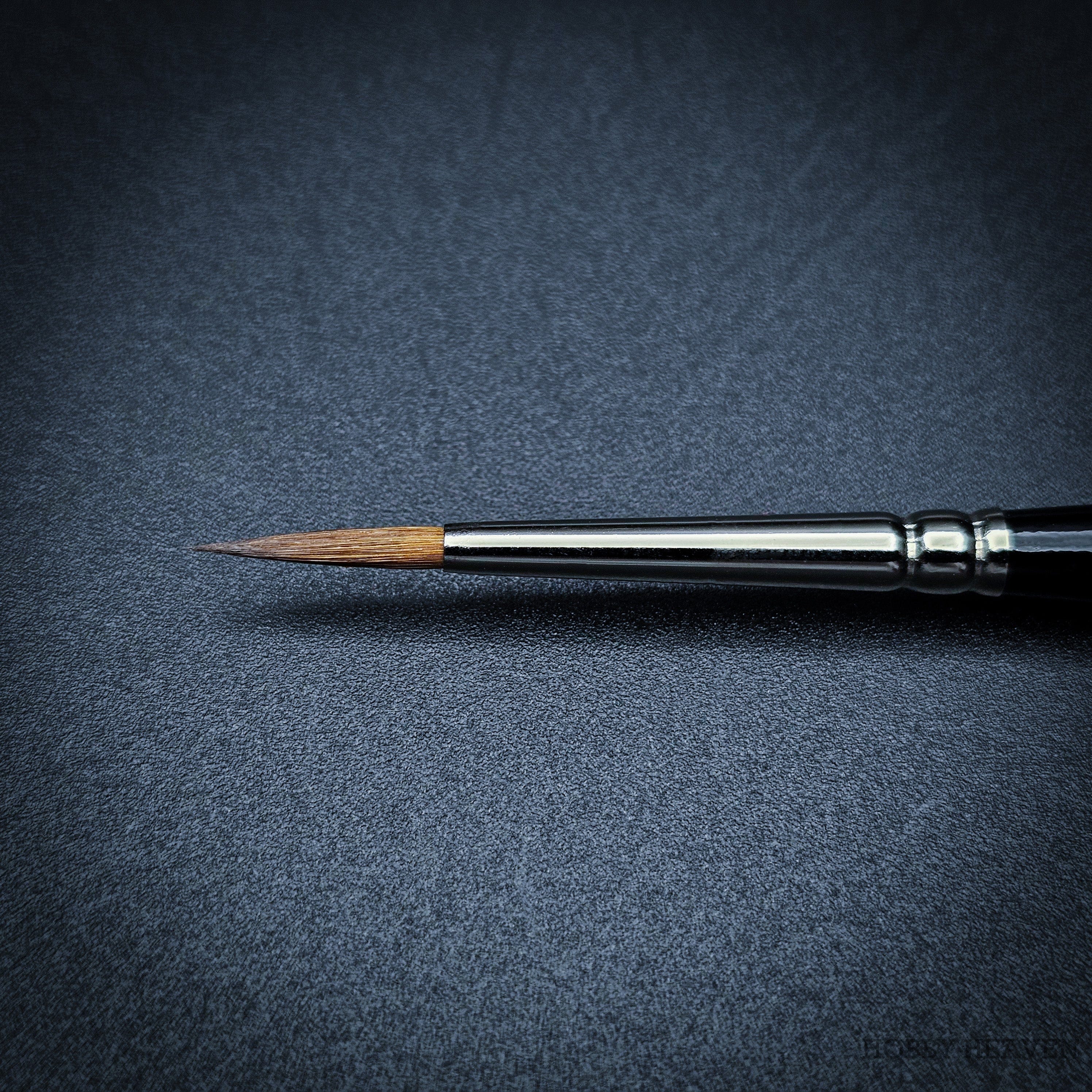 Brush Raphael Series 8402 — Kolinsky Sable Round