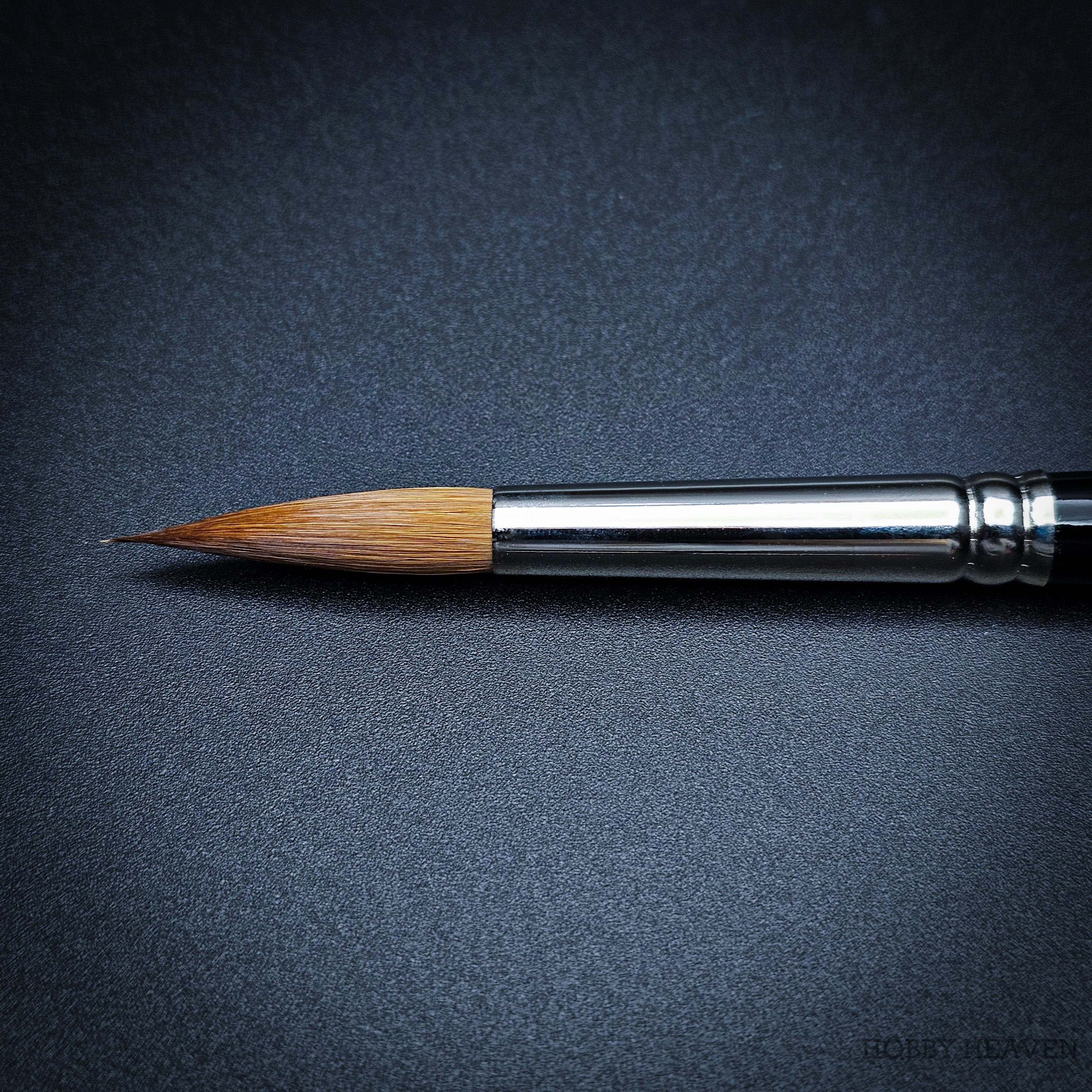 Brush Raphael Series 8402 — Kolinsky Sable Round