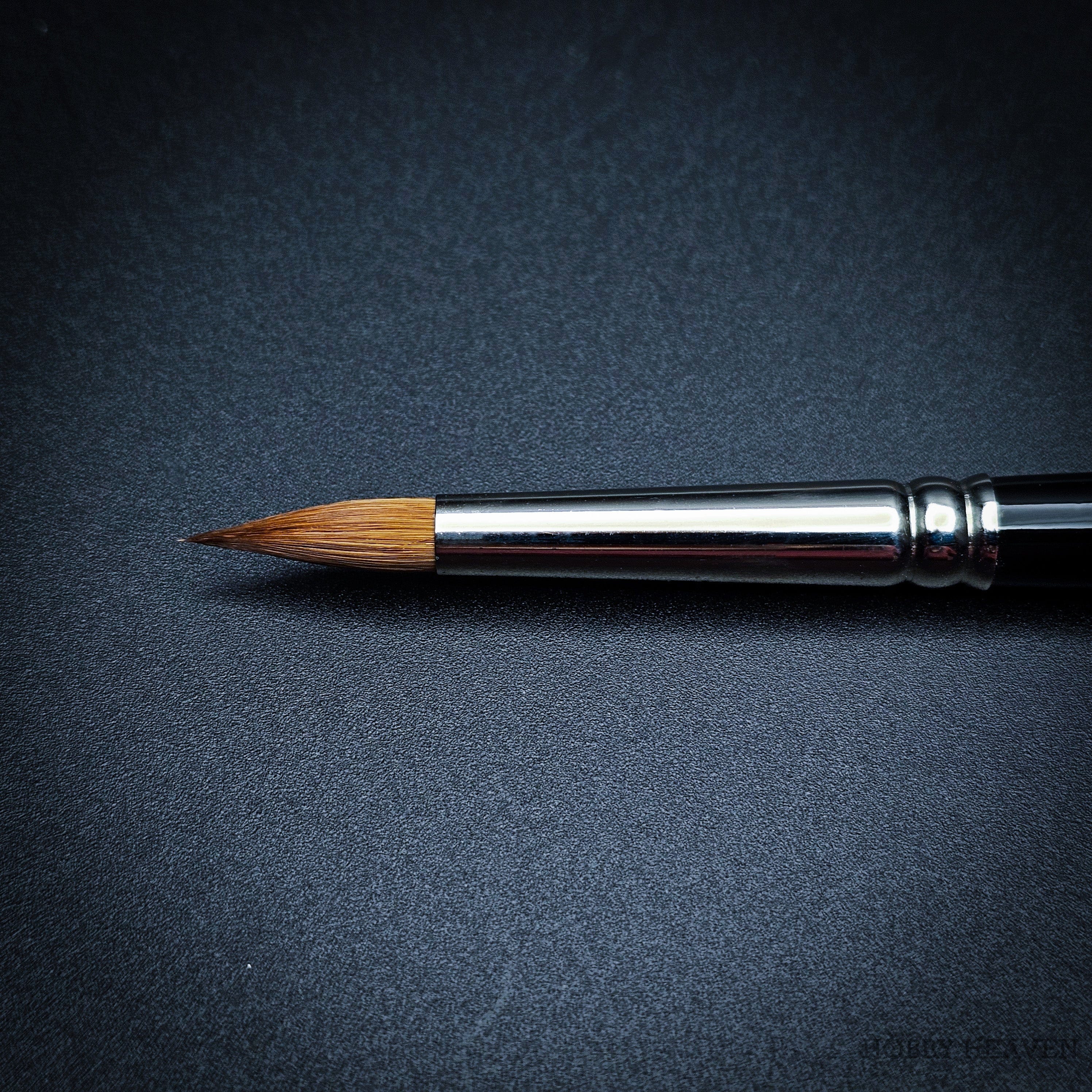 Brush Raphael Series 8400 — Kolinsky Sable Round