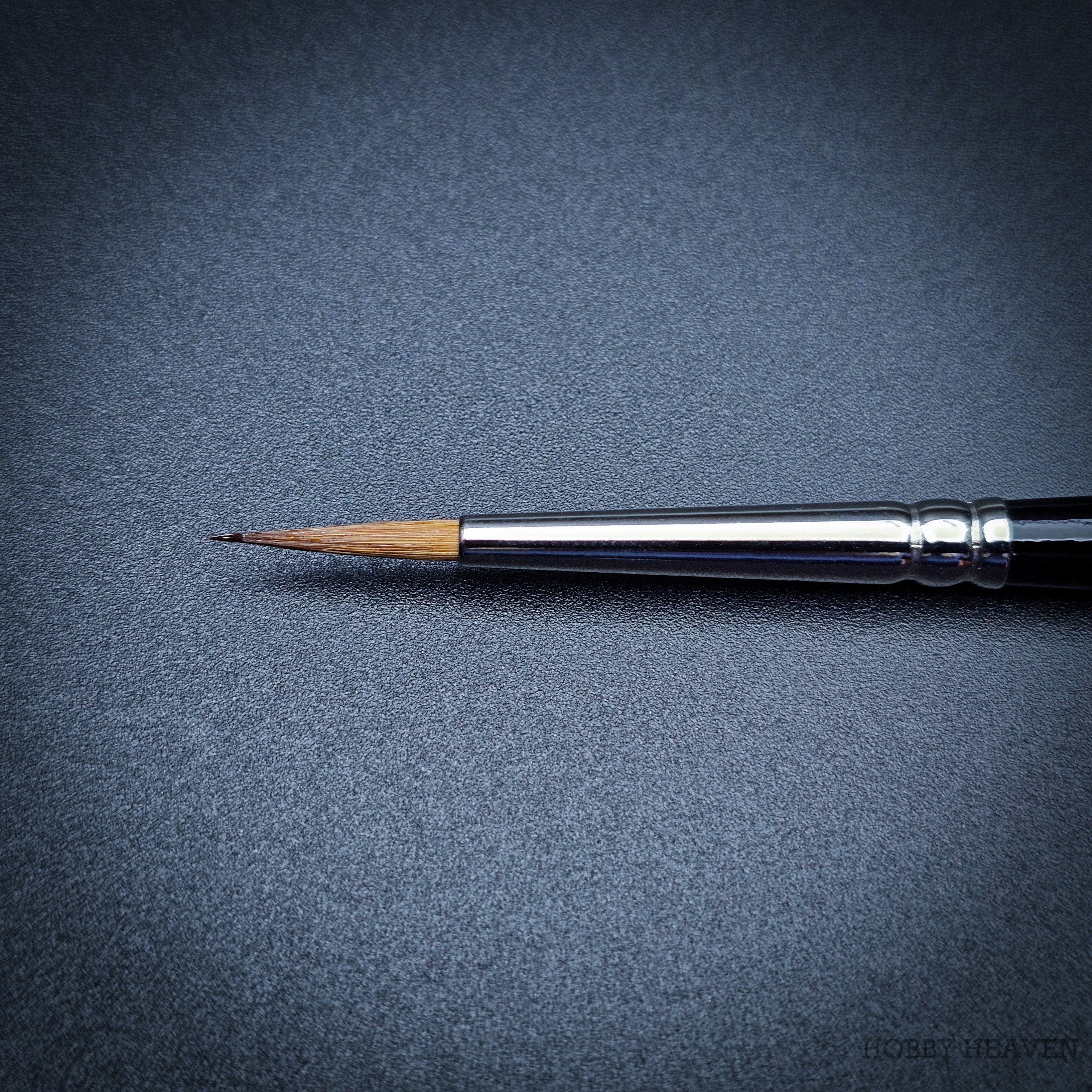 Brush Raphael Series 8408 — Kolinsky Sable Round