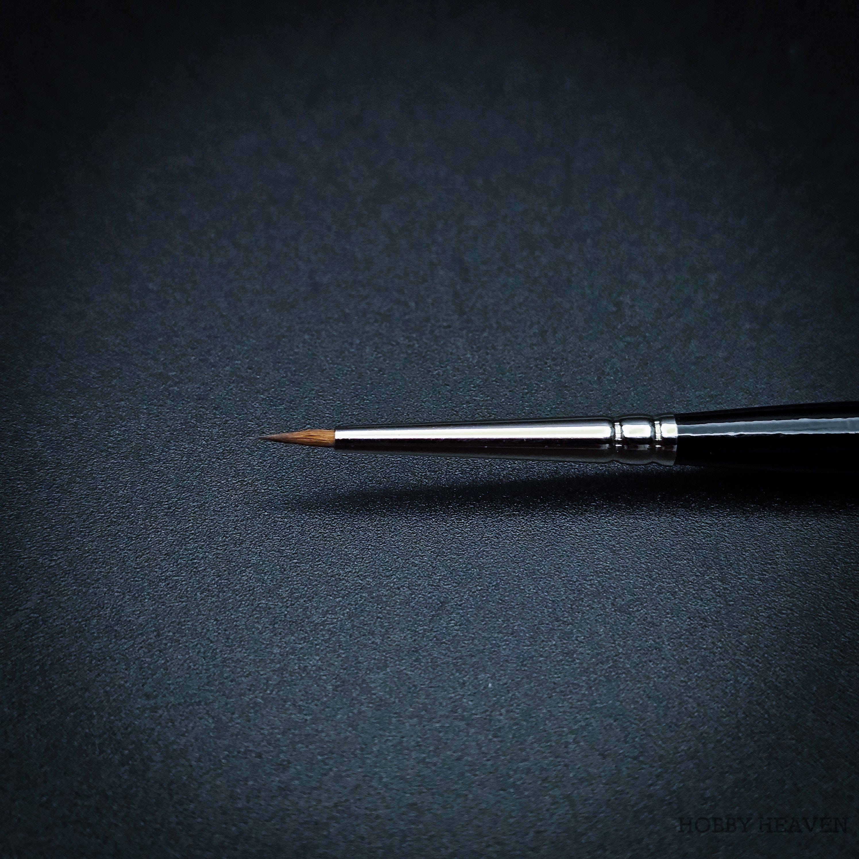 Brush Raphael Series 8400 — Kolinsky Sable Round
