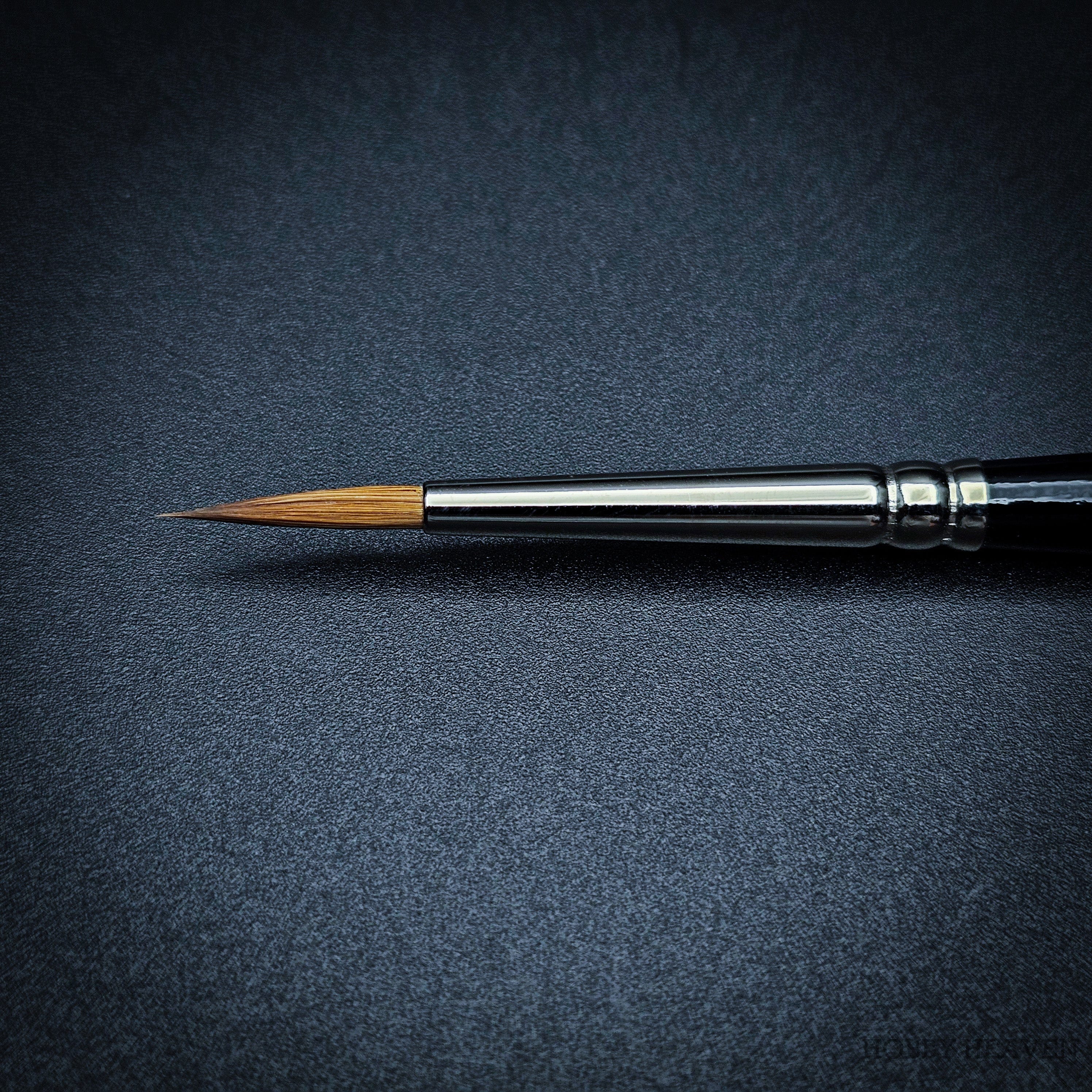 Brush Raphael Series 8402 — Kolinsky Sable Round