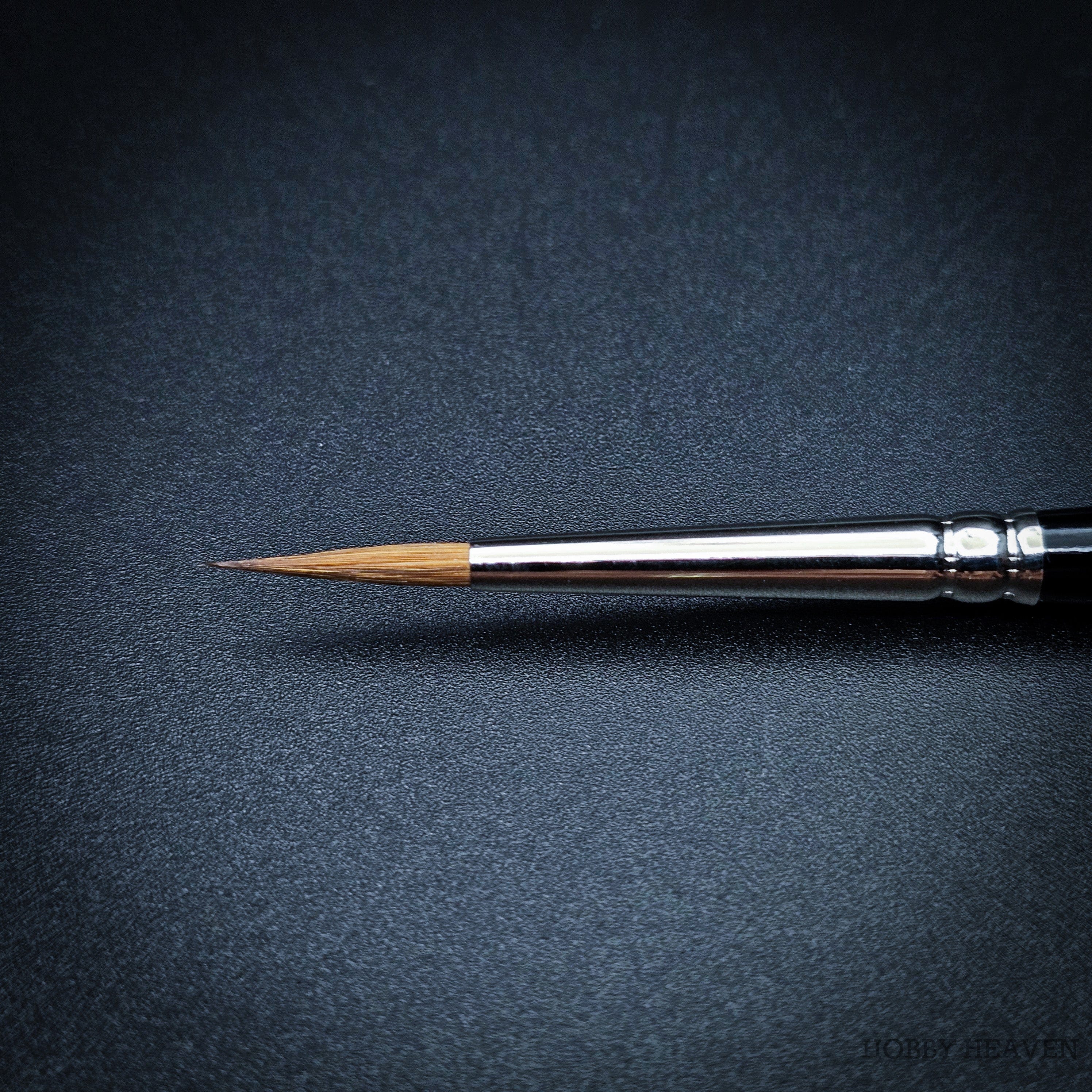 Brush Raphael Series 8408 — Kolinsky Sable Round
