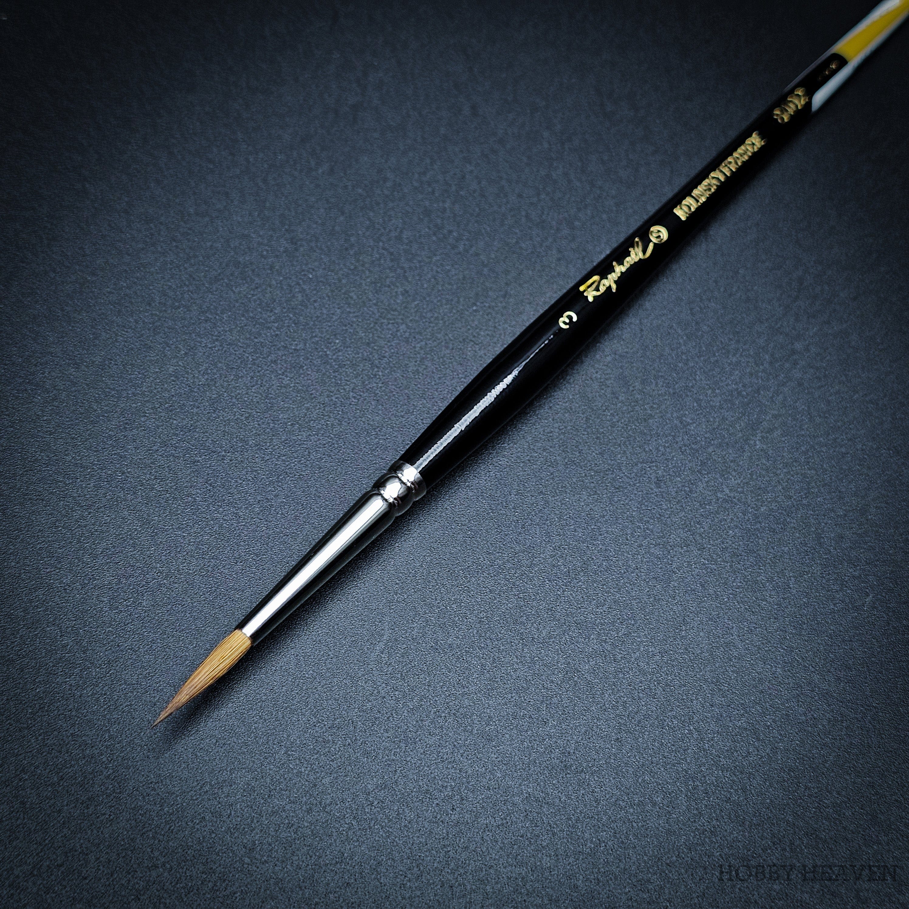 Brush Raphael Series 8402 — Kolinsky Sable Round