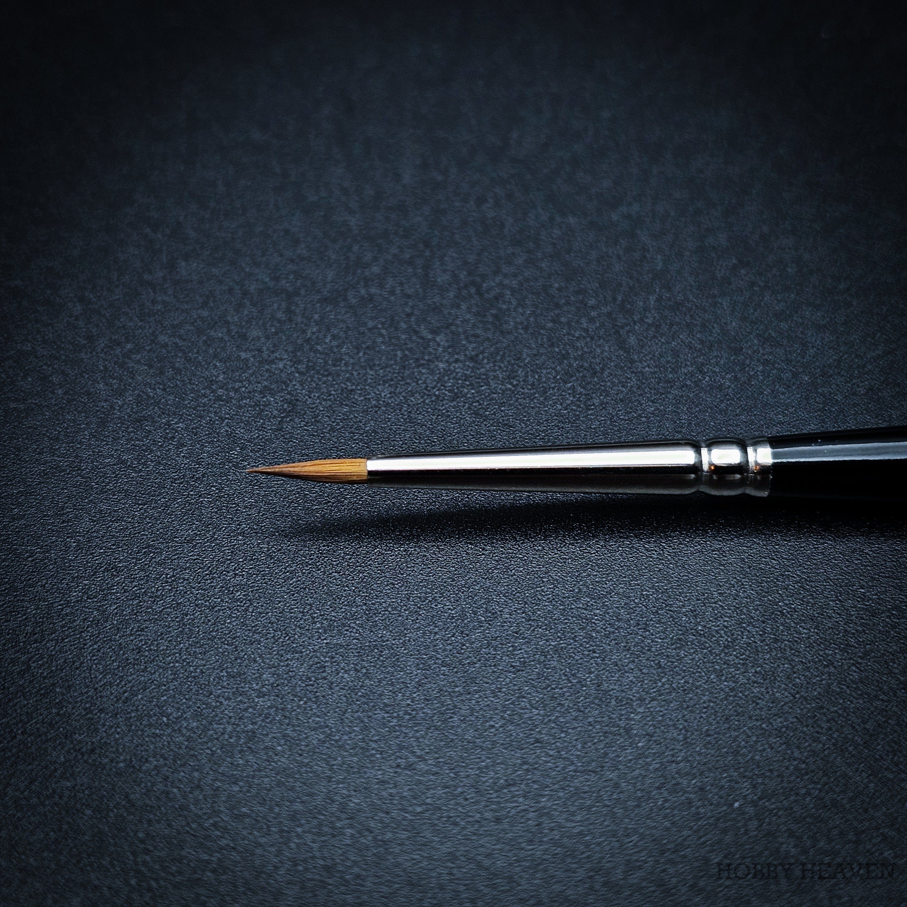 Brush Raphael Series 8400 — Kolinsky Sable Round