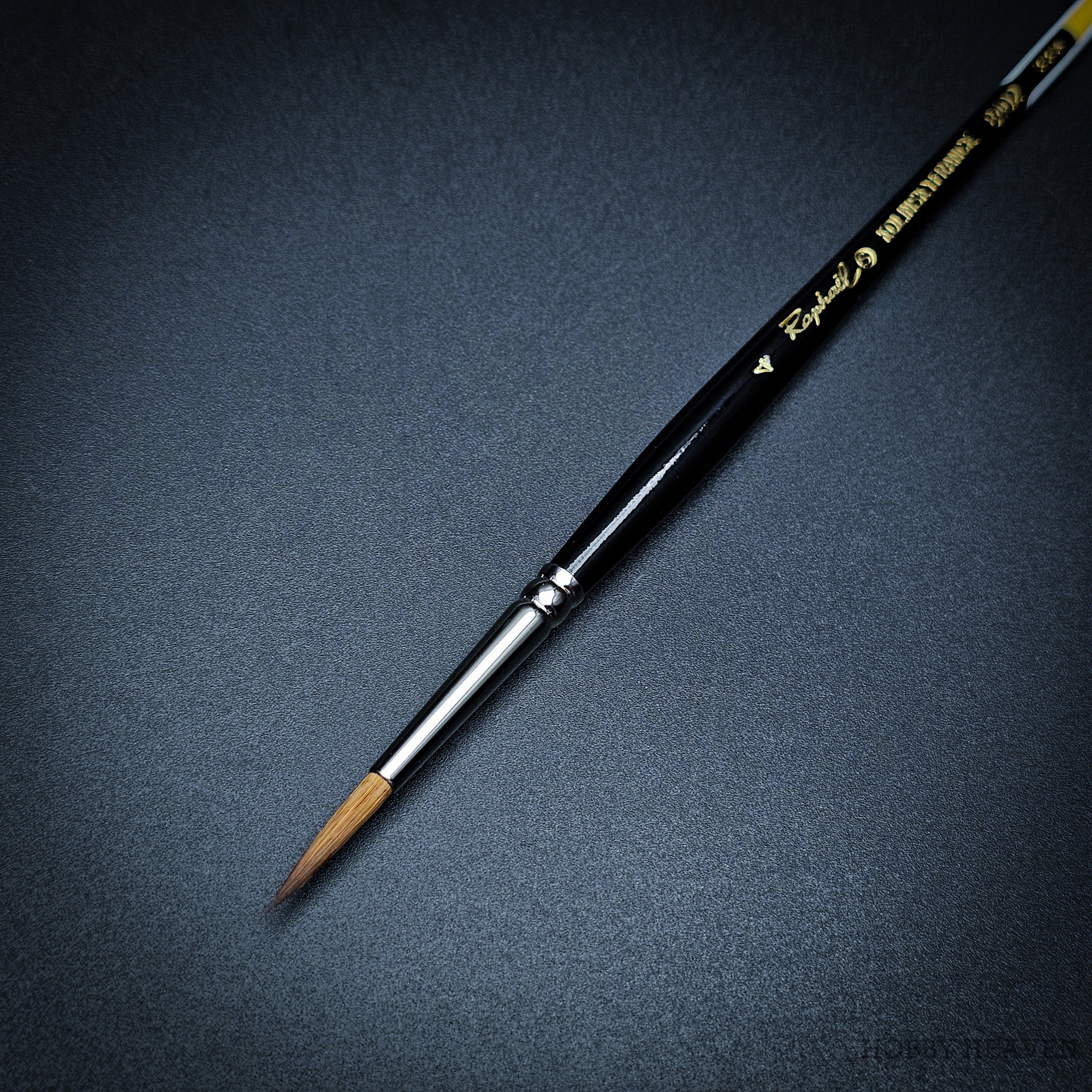 Brush Raphael Series 8402 — Kolinsky Sable Round