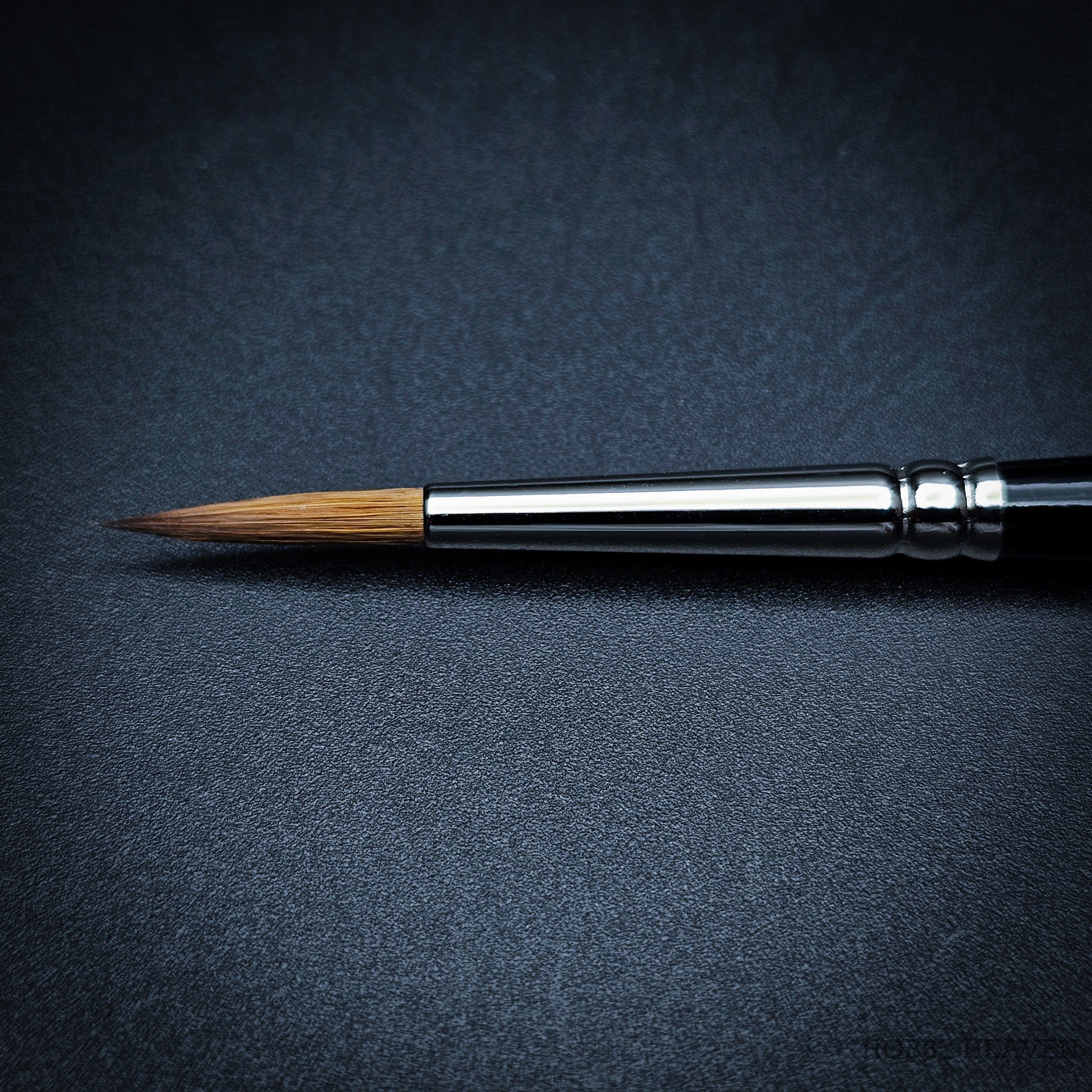 Brush Raphael Series 8402 — Kolinsky Sable Round