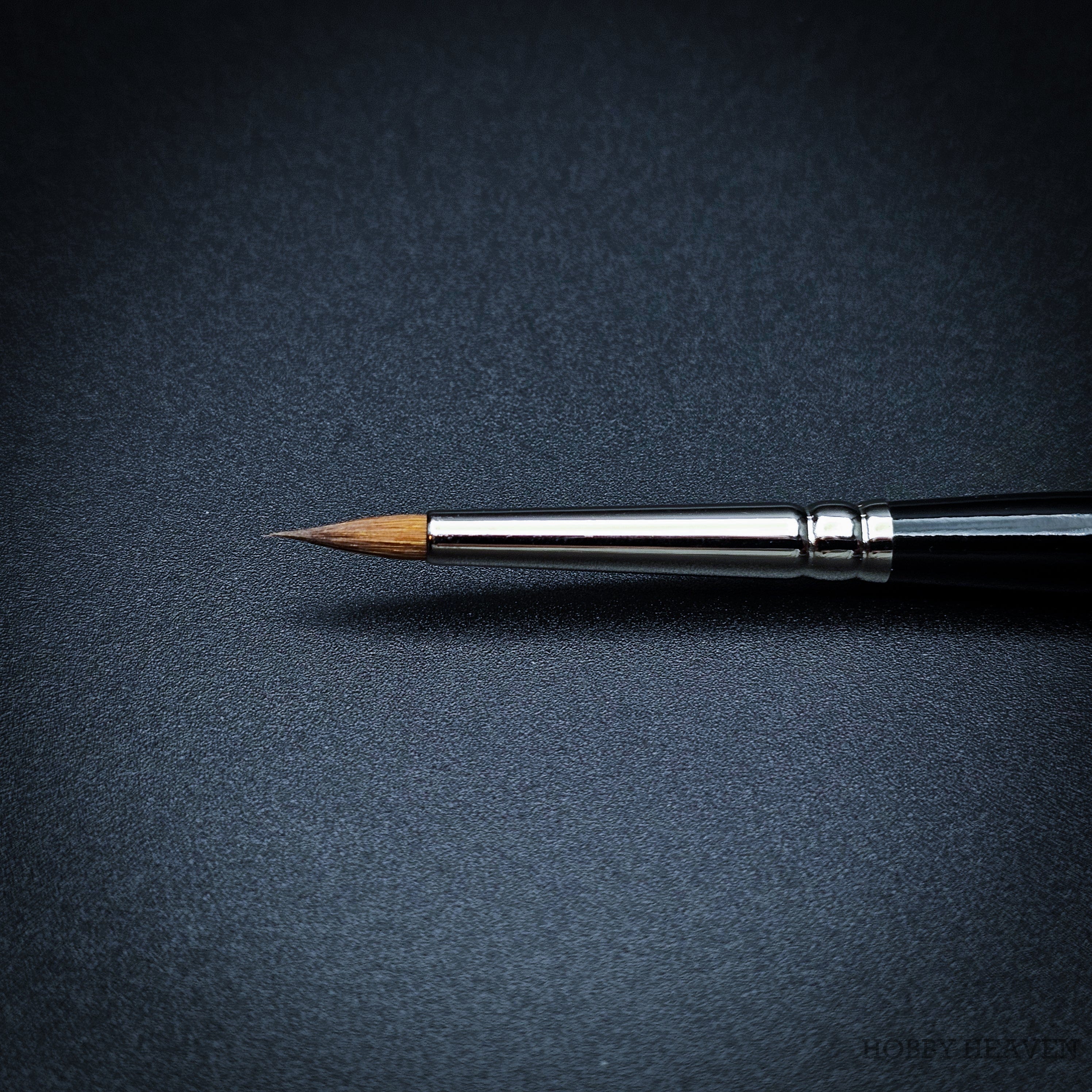 Brush Raphael Series 8400 — Kolinsky Sable Round
