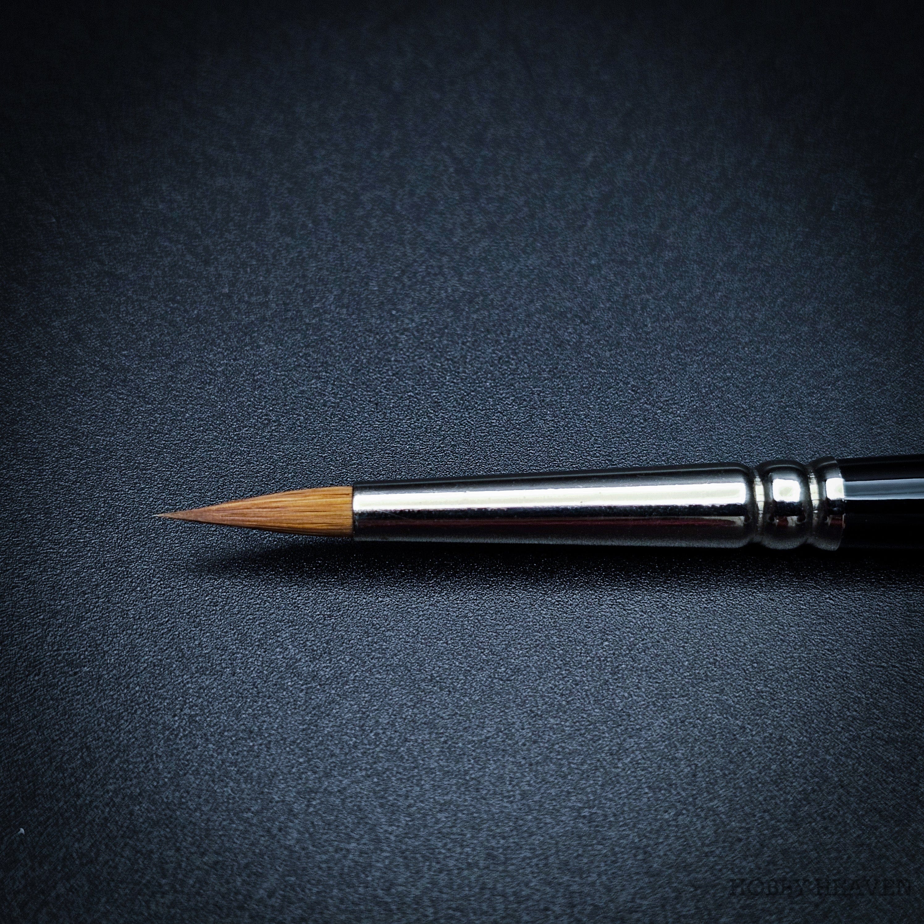 Brush Raphael Series 8400 — Kolinsky Sable Round