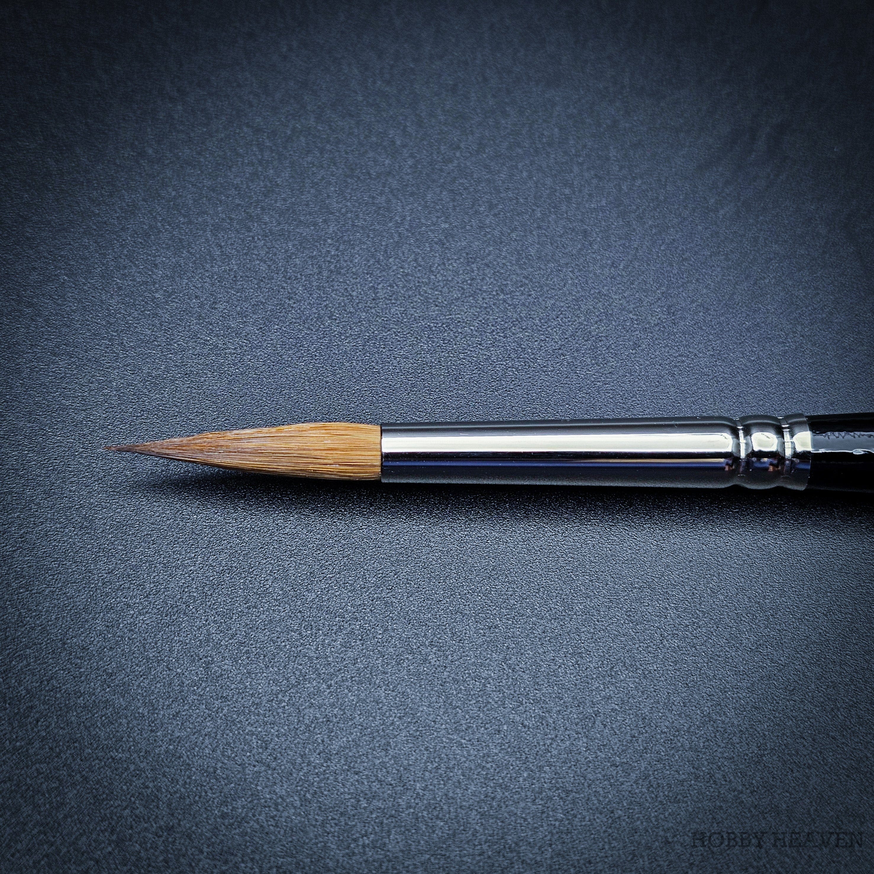 Brush Raphael Series 8408 — Kolinsky Sable Round
