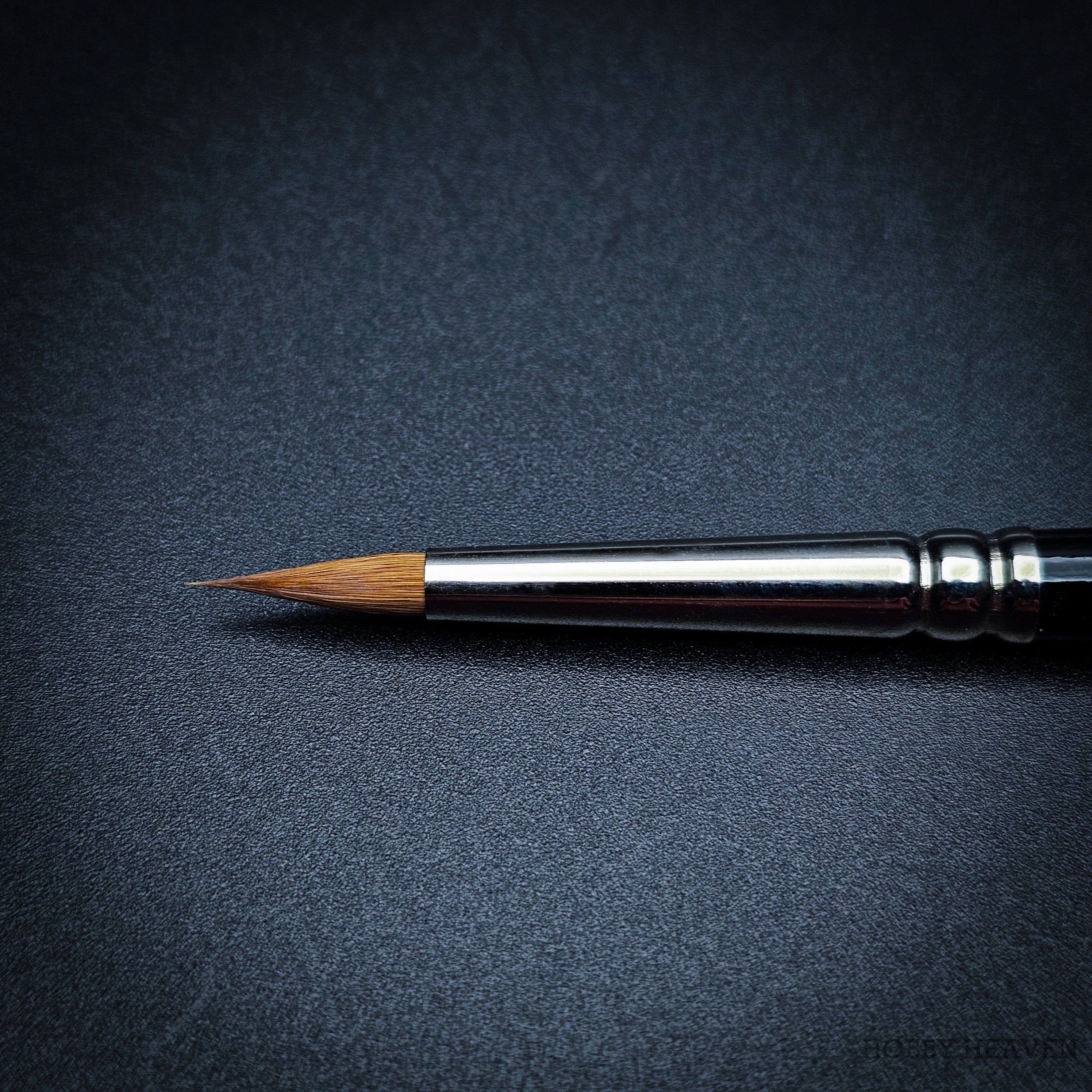 Brush Raphael Series 8400 — Kolinsky Sable Round