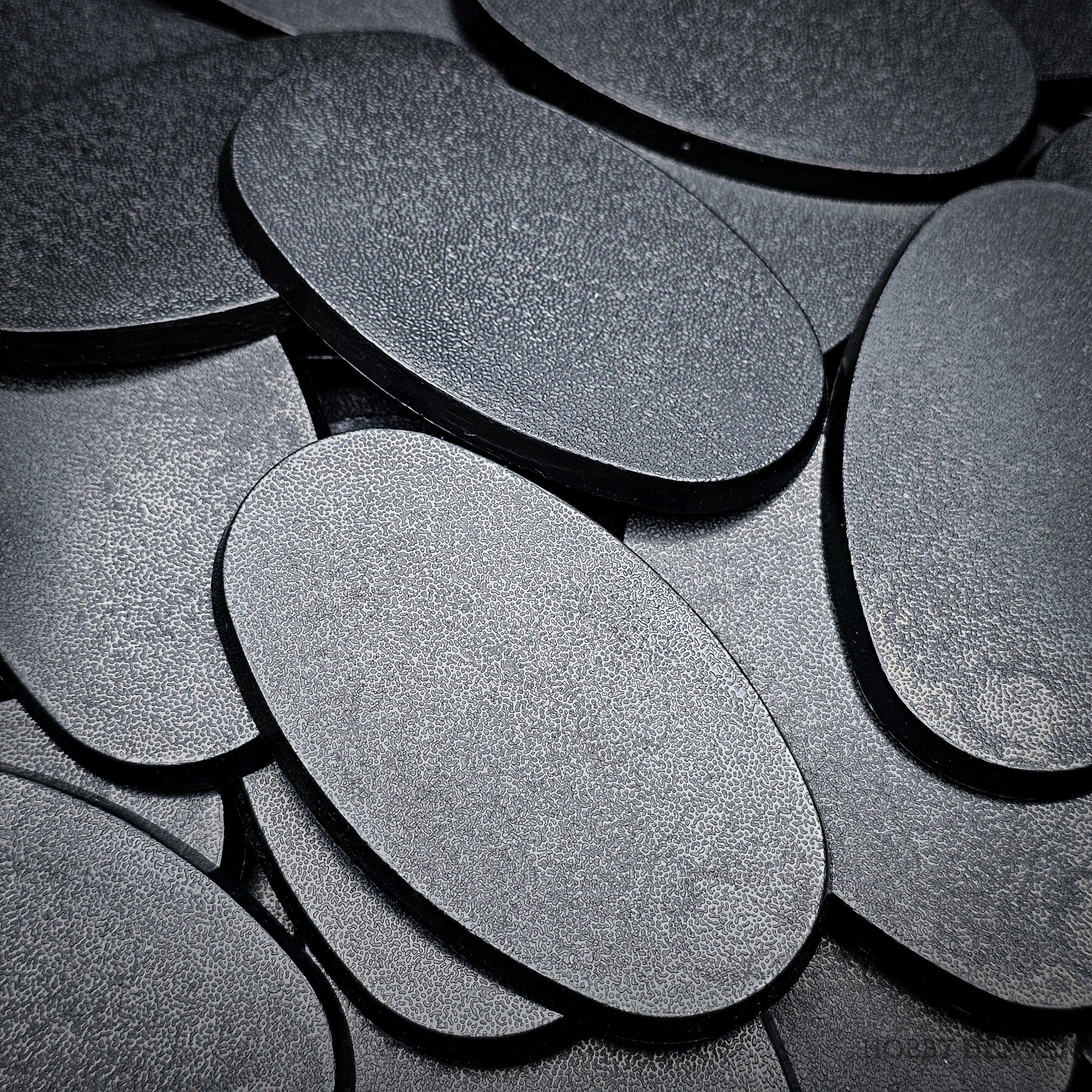 Base 75x42mm Oval Plain Plastic Bases