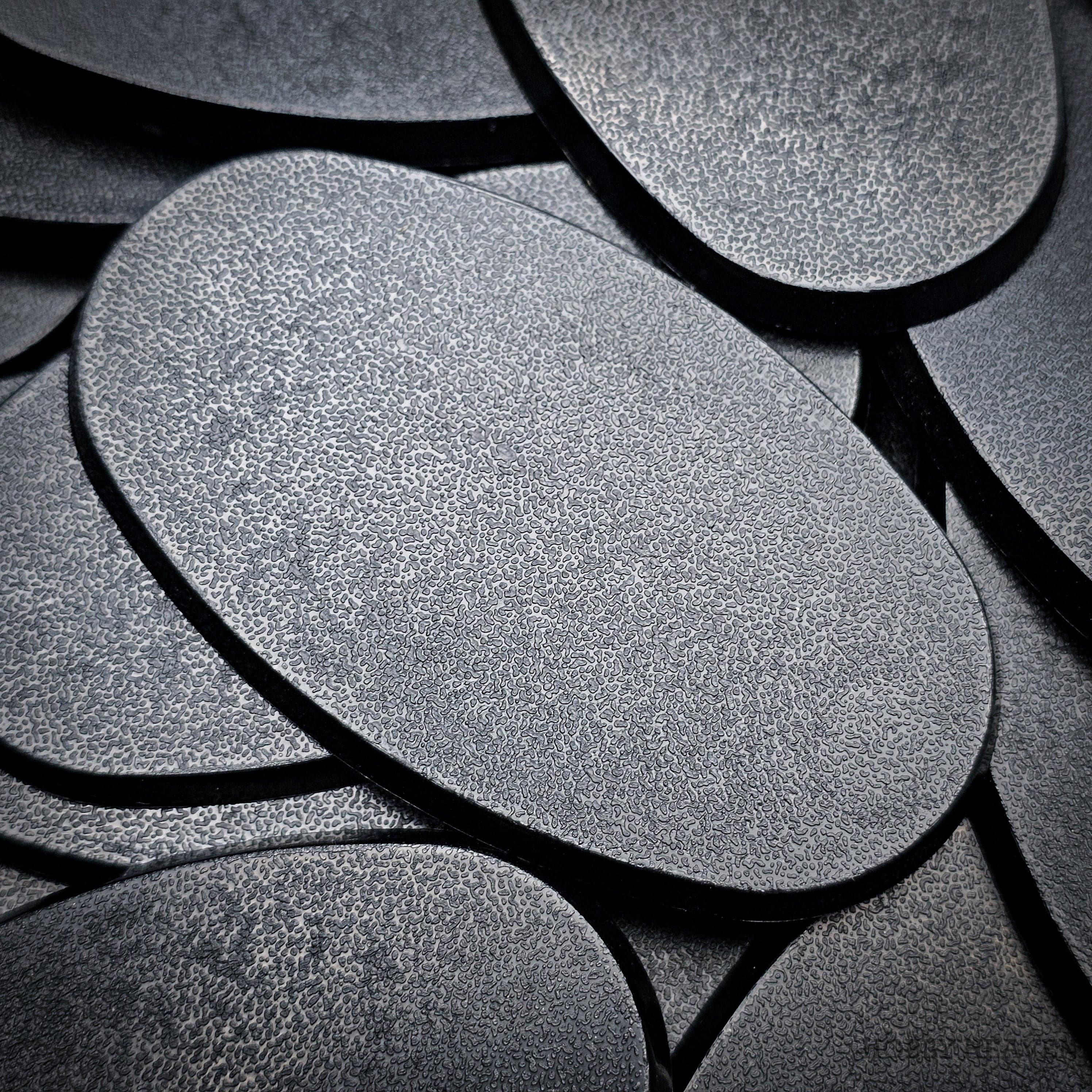 Base 75x42mm Oval Plain Plastic Bases