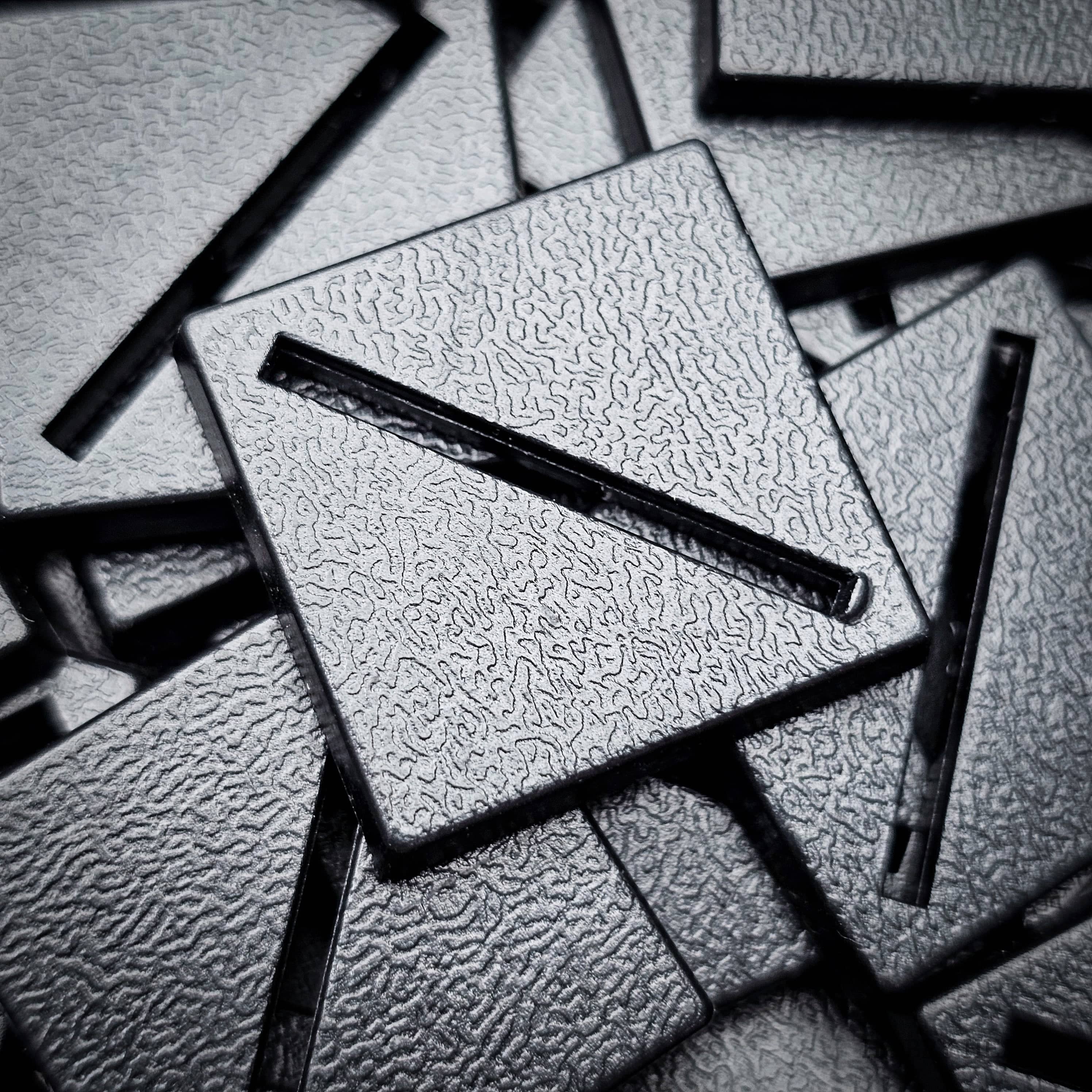 Base 25mm Square Diagonal Slotted Plastic Bases
