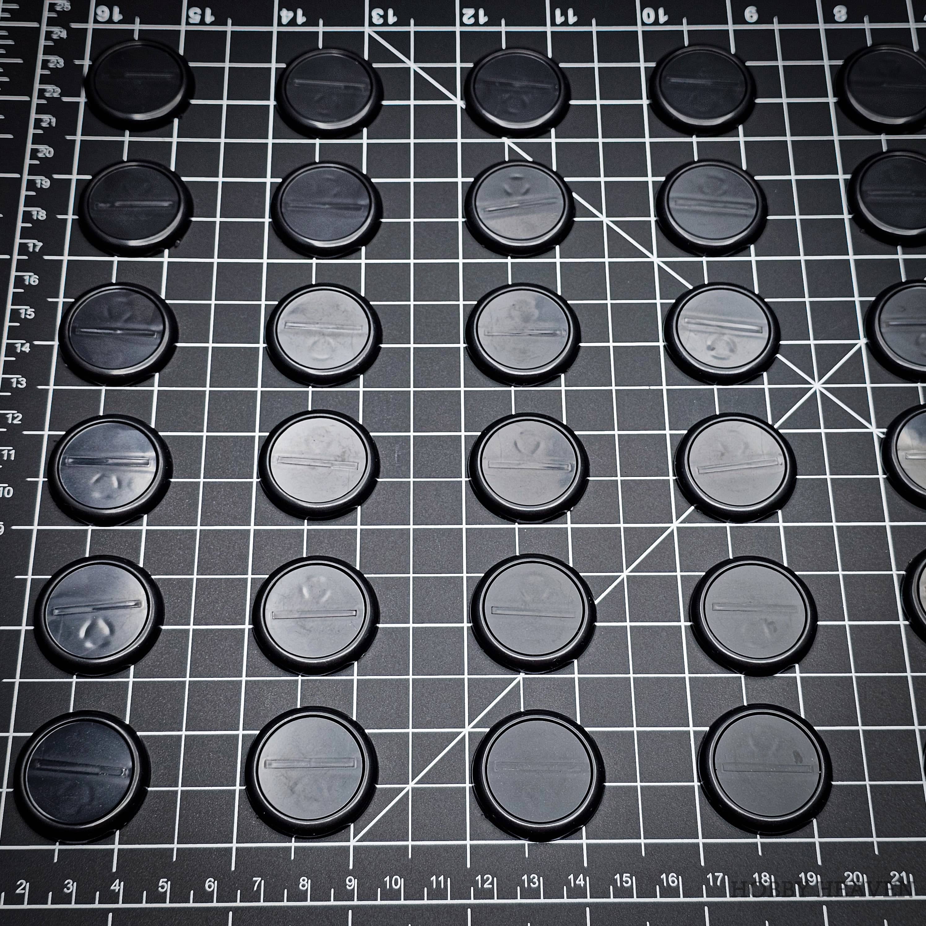 Base 30mm Wide Lip Round Plastic Bases