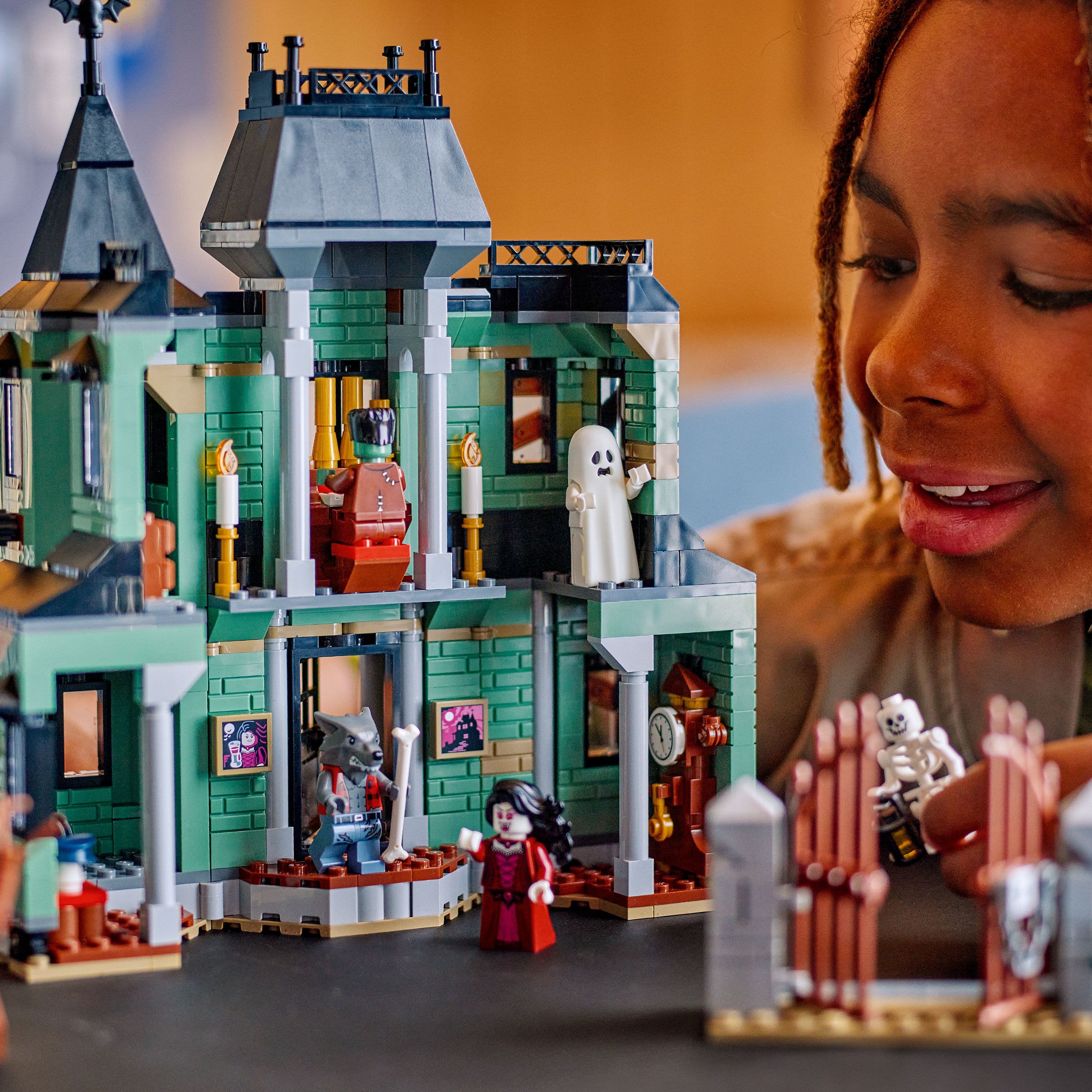 Curious Minds Toys & Games > Toys > Construction Toys > Interlocking Blocks > LEGO > LEGO Creator Lego Creator 3 in 1 31167 Haunted Mansion Rebuildable Set for Ages 9+