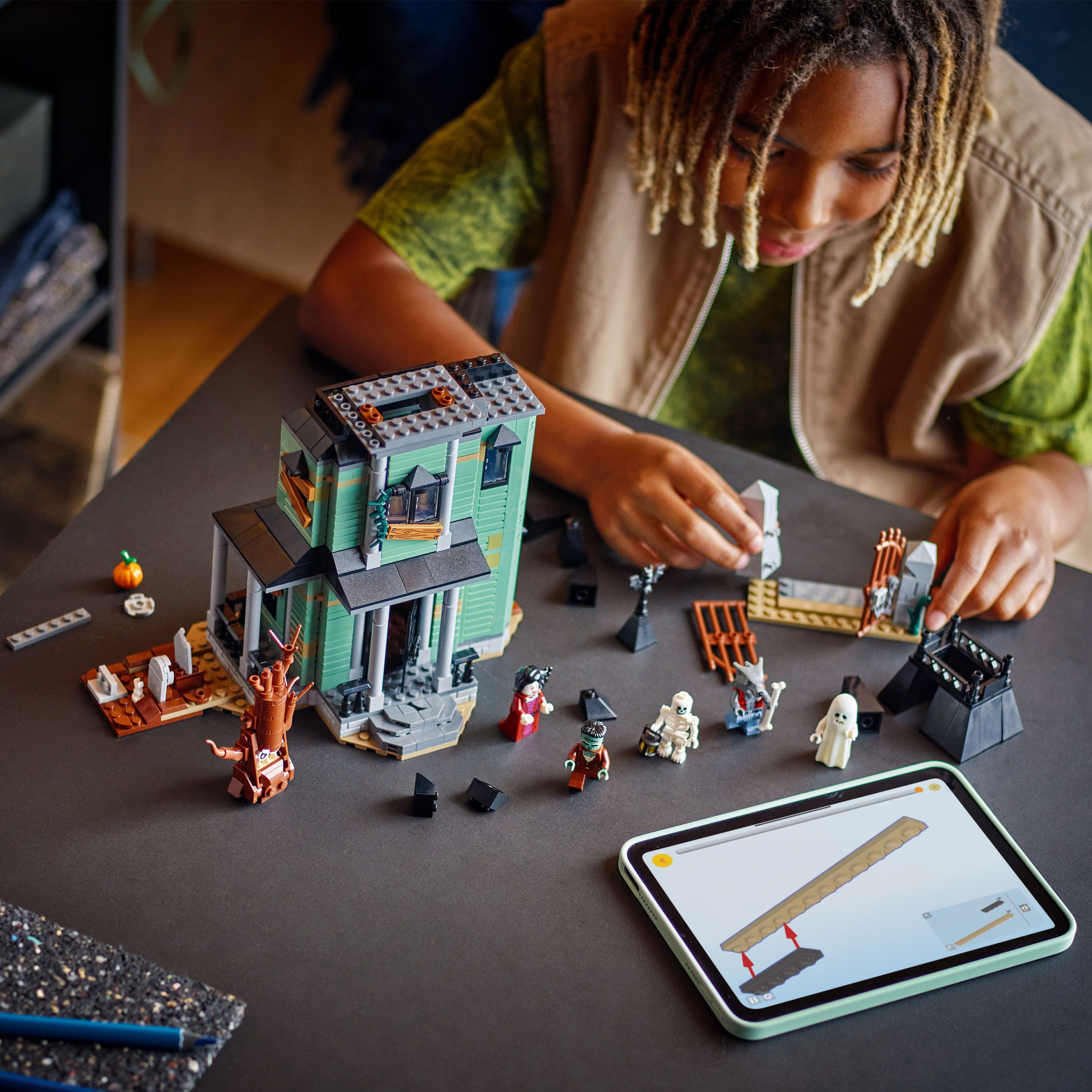 Curious Minds Toys & Games > Toys > Construction Toys > Interlocking Blocks > LEGO > LEGO Creator Lego Creator 3 in 1 31167 Haunted Mansion Rebuildable Set for Ages 9+