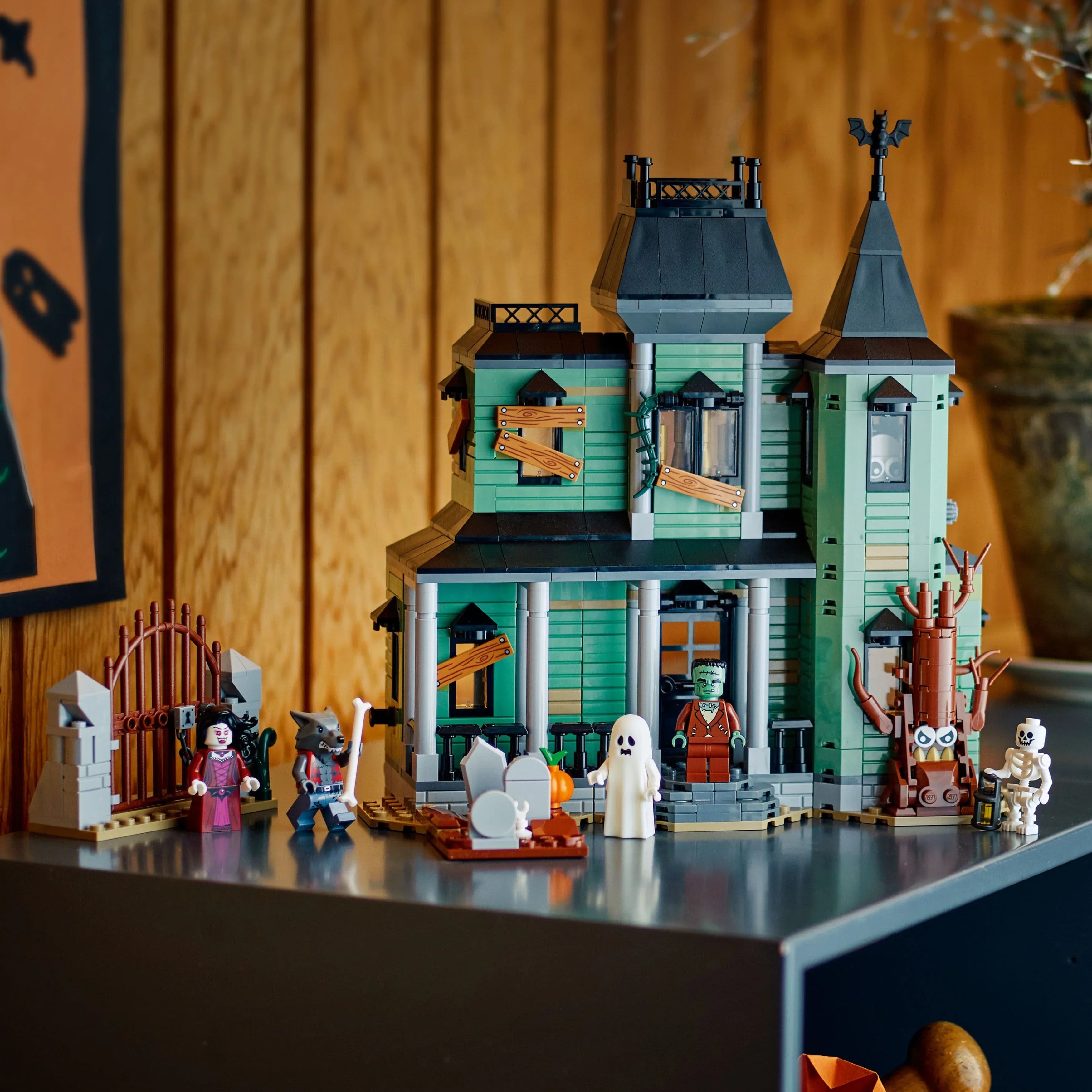 Curious Minds Toys & Games > Toys > Construction Toys > Interlocking Blocks > LEGO > LEGO Creator Lego Creator 3 in 1 31167 Haunted Mansion Rebuildable Set for Ages 9+