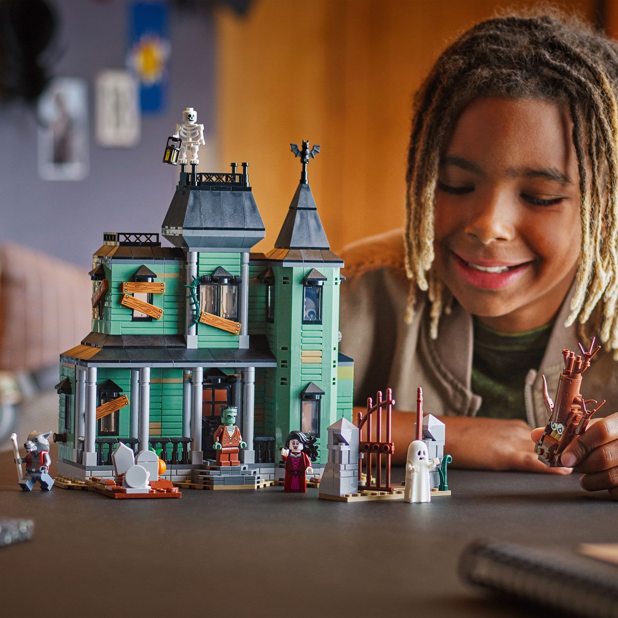 Curious Minds Toys & Games > Toys > Construction Toys > Interlocking Blocks > LEGO > LEGO Creator Lego Creator 3 in 1 31167 Haunted Mansion Rebuildable Set for Ages 9+