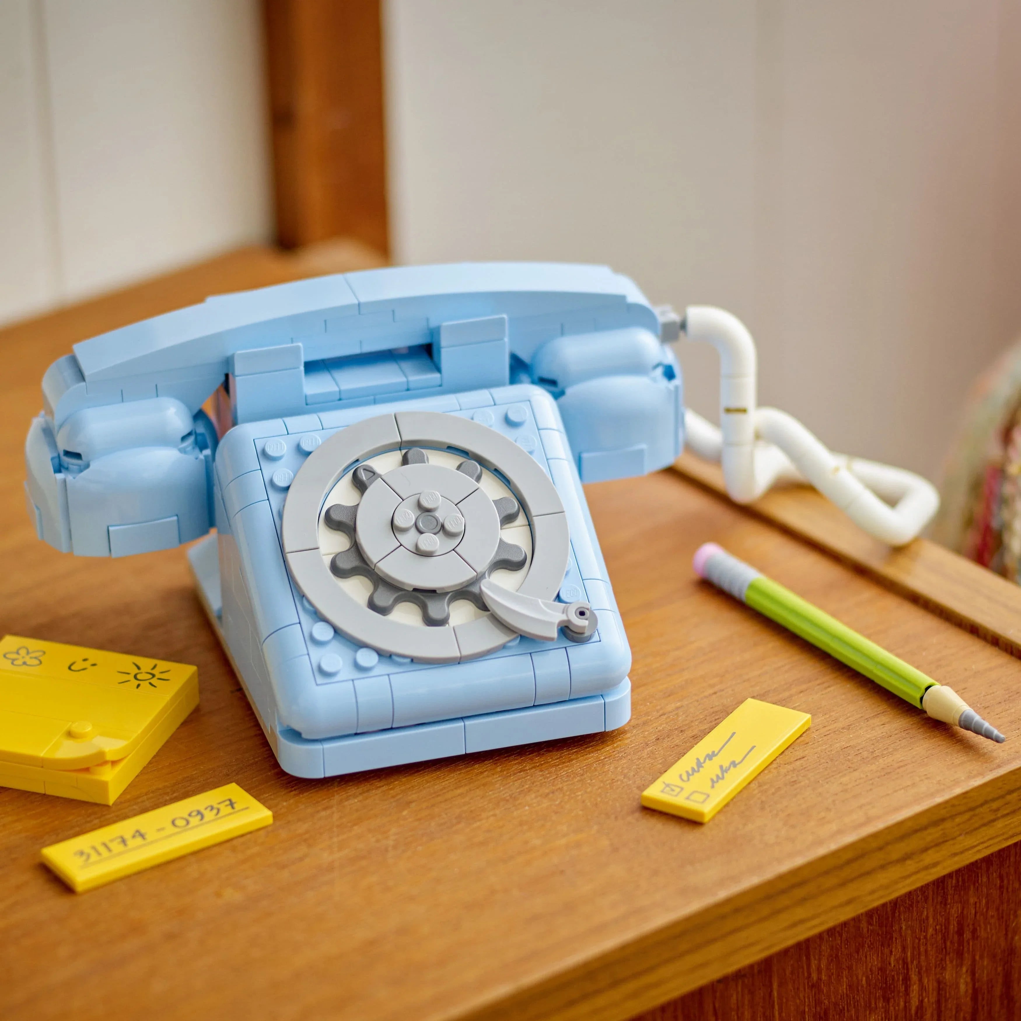 Curious Minds Toys & Games > Toys > Construction Toys > Interlocking Blocks > LEGO > LEGO Creator Lego Creator 3 in 1 31174 Retro Telephone Rebuildable Set for Ages 8+