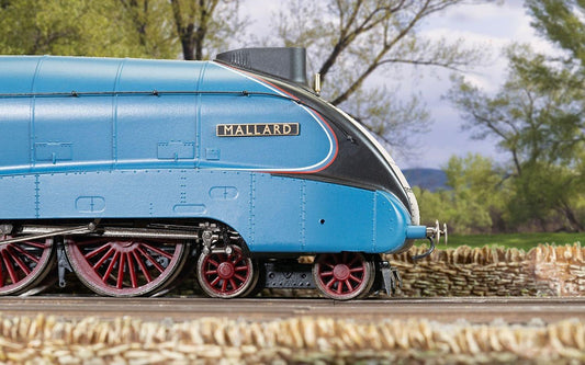 Empire Warehouse Model railways Hornby R3371 RailRoad LNER, A4 Class, 4-6-2, 4468 ‘Mallard’ Steam Locomotive - Era 3