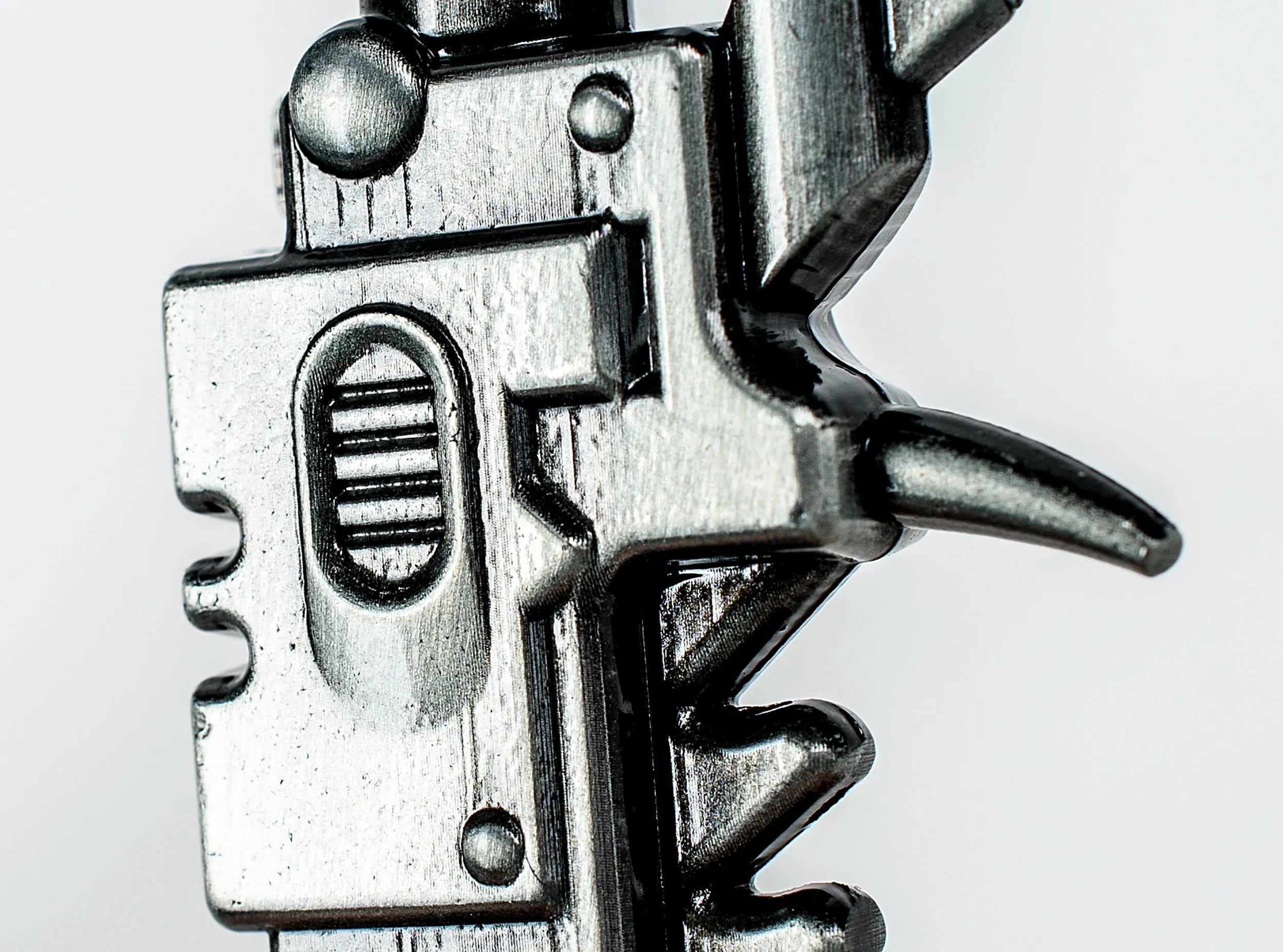 Loaded Dice Collectibles Warhammer 40,000: Chaos Chainsword Bottle Opener